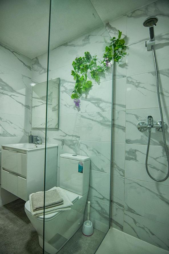 Luminoso Y Fresco Apartamento En 2ª Linea De Playa 푸엔히롤라 외부 사진