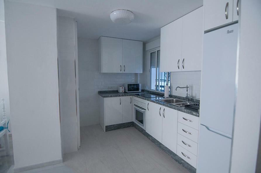 Luminoso Y Fresco Apartamento En 2ª Linea De Playa 푸엔히롤라 외부 사진